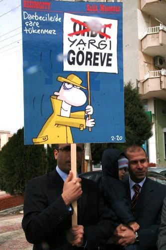 Cübbe Ve Postalı Darağacına Astılar