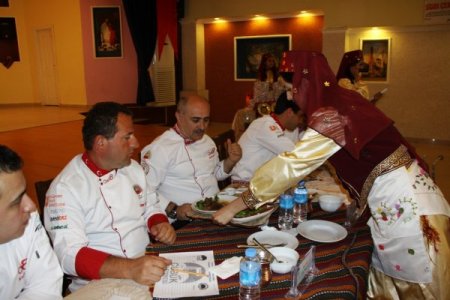 Çubuklu Ev Hanımları, En Güzel Yöresel Yemeği Yapmak İçin Yarıştı