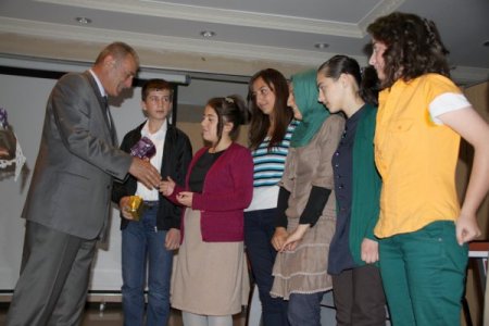 Çubuk'ta Bilgi Evi'nin başarılı öğrencileri ödüllendirildi