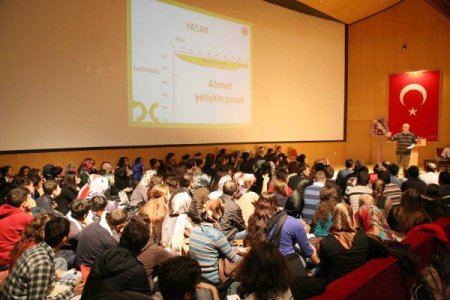 Cüceloğlu, Sivas'ta gençlerle buluştu