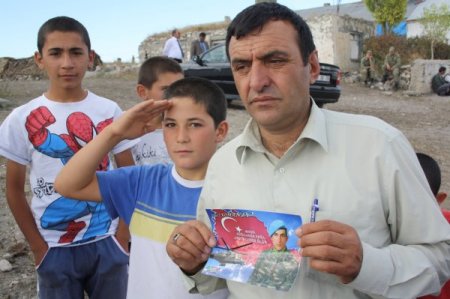 Çukurca şehidinin baba ocağı, yasa boğuldu