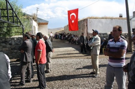 Çukurca şehidinin baba ocağı, yasa boğuldu