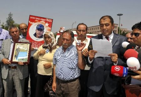 Çukurca Şehitlerinin Aileleri Genelkurmay Önünde Yaş'a Seslendi:kaya Ve Es Görevden Alınsın
