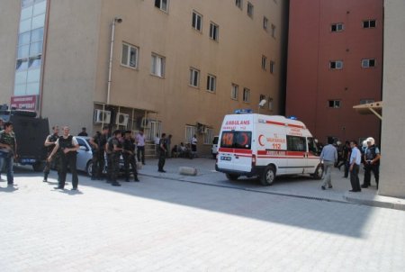 Çukurca'da Mayınlı Tuzak: 1'i Ağır 3 Polis Yaralı (3)