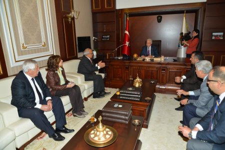 Çukurova Belediyeler Birliği yöneticileri Zihni Aldırmaz’ı ziyaret etti