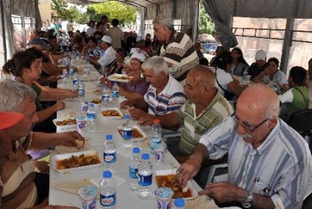 Çukurova Belediyesi Hacıbektaş'ta Çadır Kurup Yemek Dağıttı