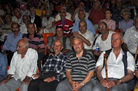 Çukurova Belediyesi 'karmakarışık' Oyunu İle Yaşlıların Gönlünü Aldı