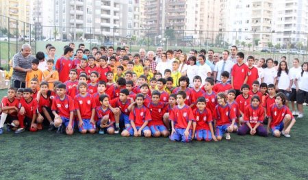 Çukurova Belediyesi'nden 250 amatör sporcuya malzeme