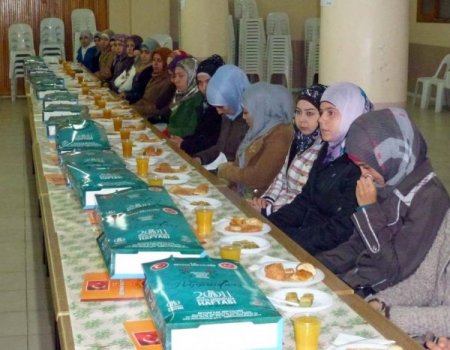 Çukurova Üniversitesi’nde okuyan Suriyeli öğrencilere moral desteği