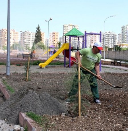 Çukurova'da parklar yenileniyor