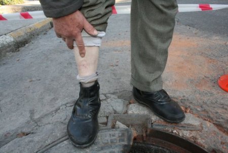 Çukurzede Vatandaş, Yarısı Açık Olan Rögara Tepki Gösterdi