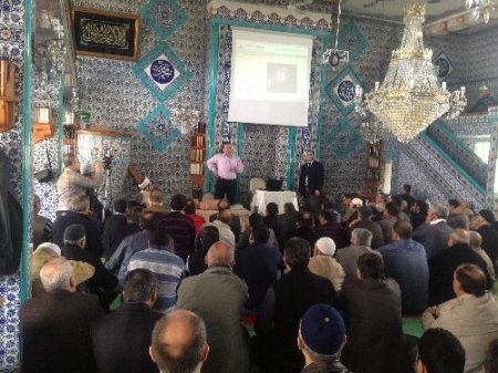 Cuma vaazında kalp masajını uygulamalı anlattı (Özel)