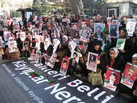 Cumartesi Anneleri'nin Feryadı: Toplu Mezarlar Açılıyor, Failler Serbest, Adaletiniz Bu Mu?