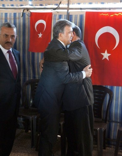 Cumhurbaşkanı, Reyhanlı'da taziye ziyaretinde bulundu