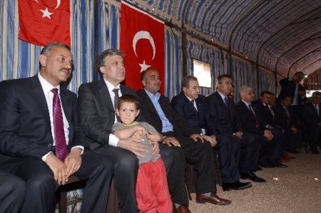 Cumhurbaşkanı, Reyhanlı'da taziye ziyaretinde bulundu