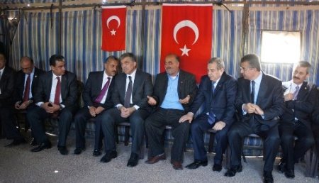 Cumhurbaşkanı, Reyhanlı'da taziye ziyaretinde bulundu