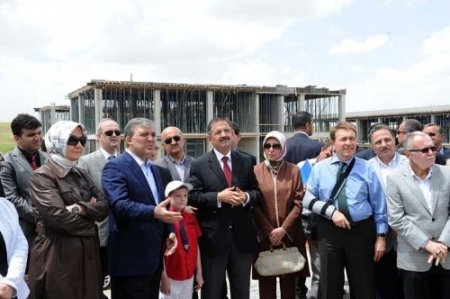 Cumhurbaşkanı Gül, AGÜ kampüsünü gezdi