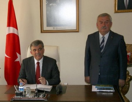 Cumhurbaşkanı Gül, Artvin Belediyesi'ni ziyaret etti