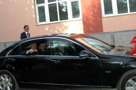 Cumhurbaşkanı Gül, Bitlis Belediyesi'ni Ziyaret Etti