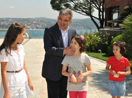 Cumhurbaşkanı Gül, Çocuklarla Bayramlaştı