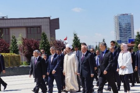 Cumhurbaşkanı Gül, Cuma Namazı'nı Ahmet Hamdi Akseki Camisi'nde kıldı