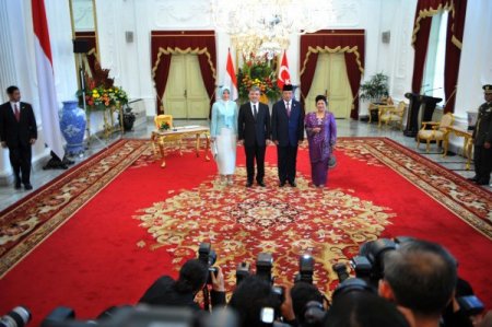 Cumhurbaşkanı Gül, Endonezya'da Resmi Törenle Karşılandı
