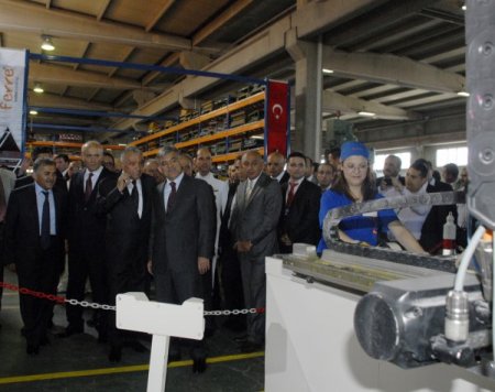 Cumhurbaşkanı Gül, Fabrika Gezdi, İşçilerle Yemek Yedi