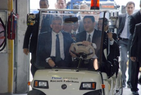 Cumhurbaşkanı Gül, Ford Otosan'ı Ziyaret Etti