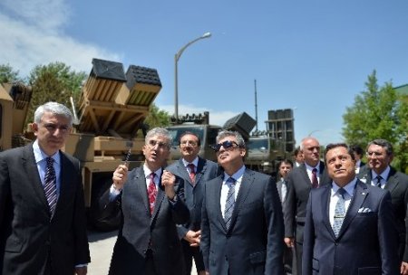 Cumhurbaşkanı Gül, hava savunma araçlarını inceledi