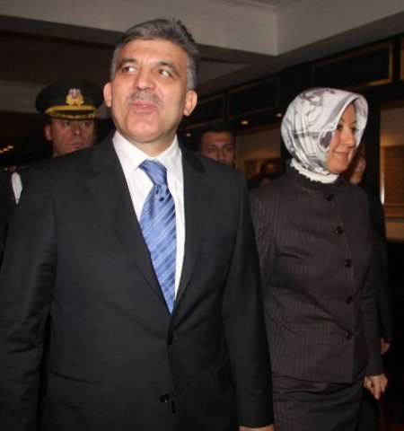 Cumhurbaşkanı Gül, Hindistan'da Güllerle Karşılandı