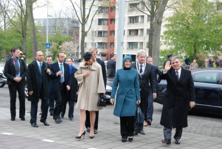 Cumhurbaşkanı Gül, Hollandalı Öğrencilere Ders Verdi