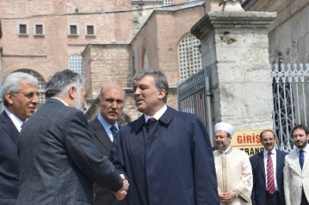 Cumhurbaşkanı Gül, Hüsn-i Hat Sergisi’ni gezdi