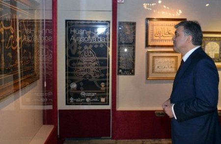 Cumhurbaşkanı Gül, Hüsn-i Hat sergisini gezdi