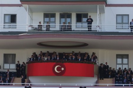 Cumhurbaşkanı Gül, ilk defa eşi ile resmigeçit törenine katıldı