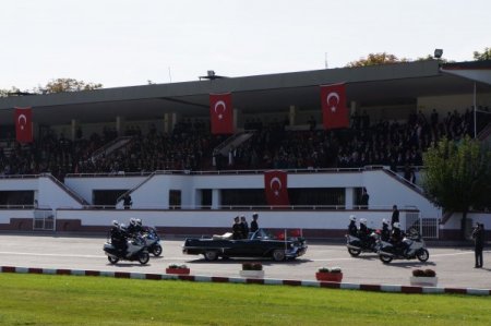 Cumhurbaşkanı Gül, ilk defa eşi ile resmigeçit törenine katıldı