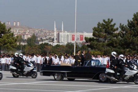 Cumhurbaşkanı Gül, ilk defa eşi ile resmigeçit törenine katıldı