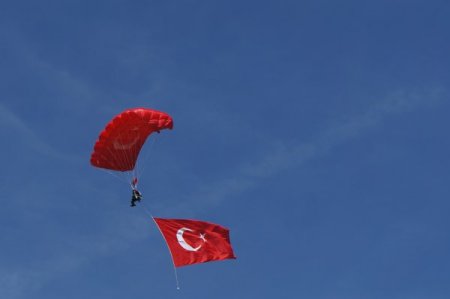 Cumhurbaşkanı Gül, ilk defa eşi ile resmigeçit törenine katıldı