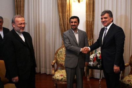Cumhurbaşkanı Gül, İran Cumhurbaşkanı Ahmedinejad'la Görüştü