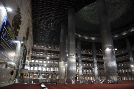 Cumhurbaşkanı Gül, Kalibata Şehitliğini Ve İstiklal Camisini Ziyaret Etti