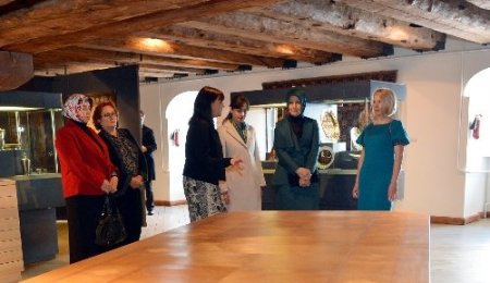 Cumhurbaşkanı Gül, Letonya Meclisi'ni ziyaret etti