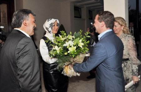 Cumhurbaşkanı Gül, Medvedev'e Özel Yemek Verdi