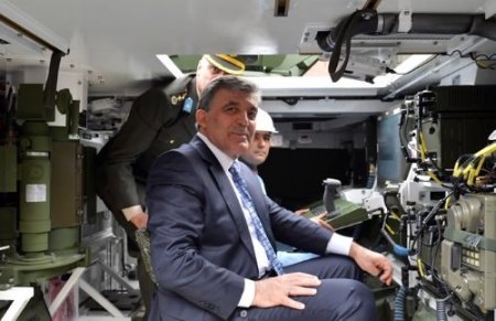 Cumhurbaşkanı Gül, modernize edilen tankların gösterisini izledi
