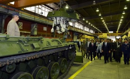 Cumhurbaşkanı Gül, modernize edilen tankların gösterisini izledi