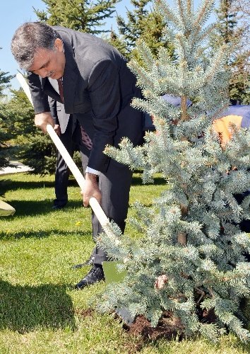 Cumhurbaşkanı Gül, Muhafız Alayı'nı ziyaret etti