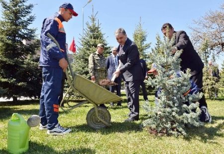Cumhurbaşkanı Gül, Muhafız Alayı'nı ziyaret etti