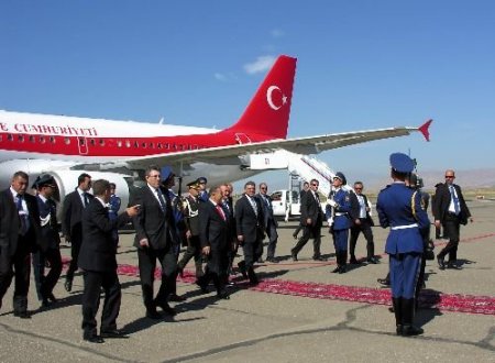 Cumhurbaşkanı Gül, Nahcivan'a Geldi (2)