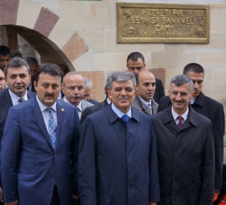 Cumhurbaşkanı Gül, Şeyh Şabanı Veli Türbesi'ni ziyaret etti