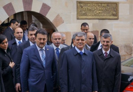 Cumhurbaşkanı Gül, Şeyh Şabanı Veli Türbesi'ni ziyaret etti