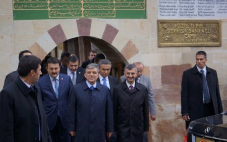 Cumhurbaşkanı Gül, Şeyh Şabanı Veli Türbesi'ni ziyaret etti
