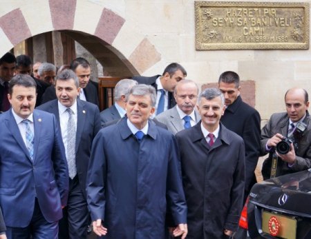 Cumhurbaşkanı Gül, Şeyh Şabanı Veli Türbesi'ni ziyaret etti